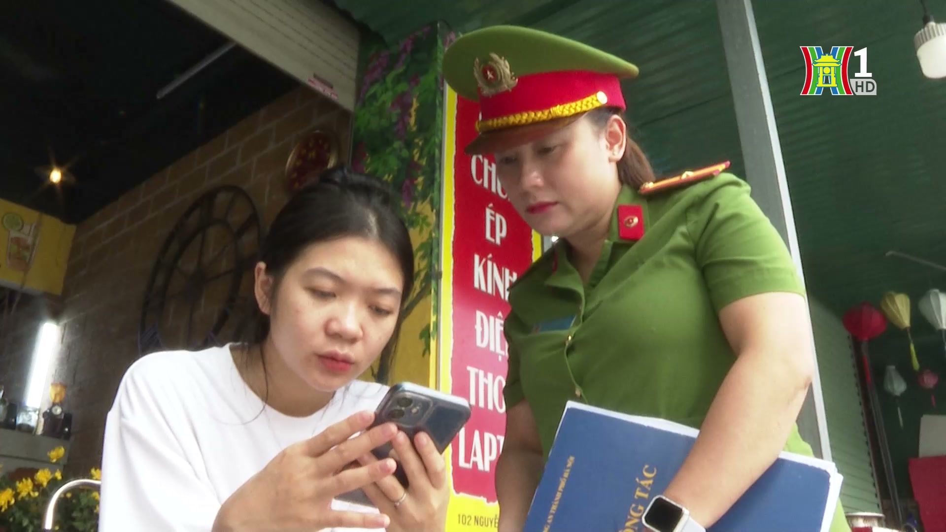 Công an Hà Nội tích cực hướng dẫn nhân dân cài đặt và sử dụng iHanoi | An ninh Thủ đô | 23/11/2024